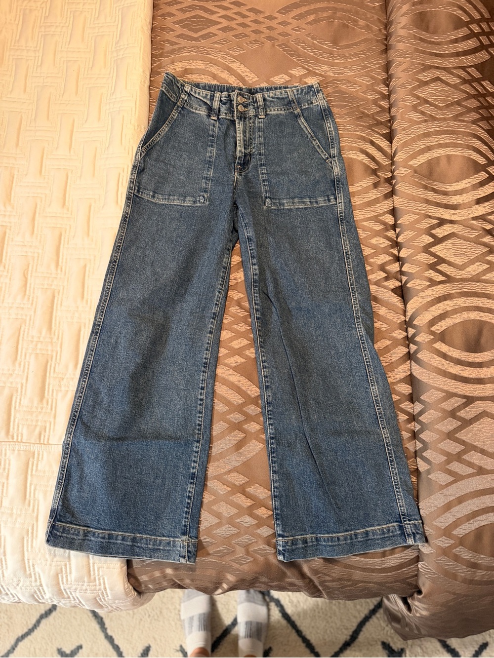 GAP Wide-Leg high-rise crop Flare Jeans Size 27
